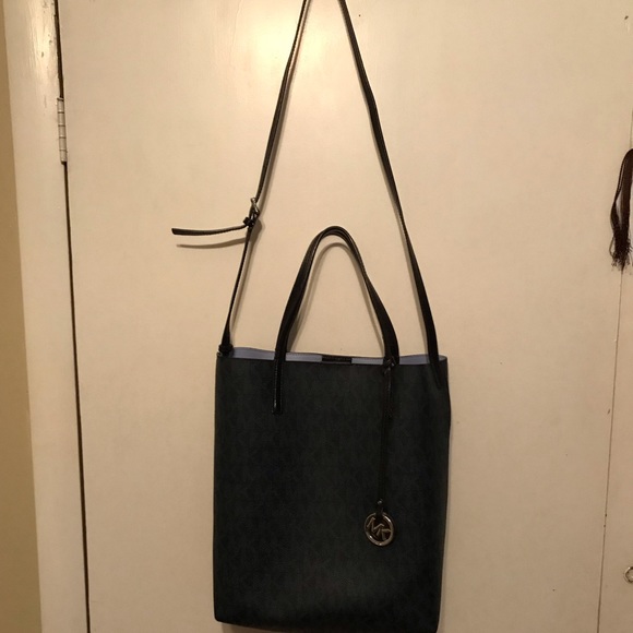 Michael Kors Tote bag w/ Matching Wallet! - Picture 2 of 8